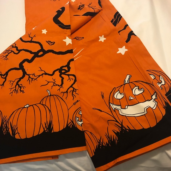 POTTERY BARN KIDS TABLECLOTH - Picture 2 of 10